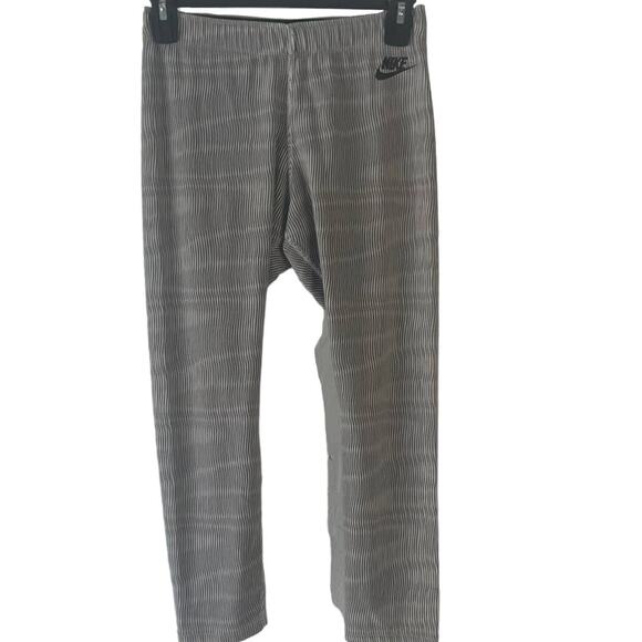 Nike Women's Size Small Gray Printed Workout Activewear Cropped Leggings - Picture 1 of 10